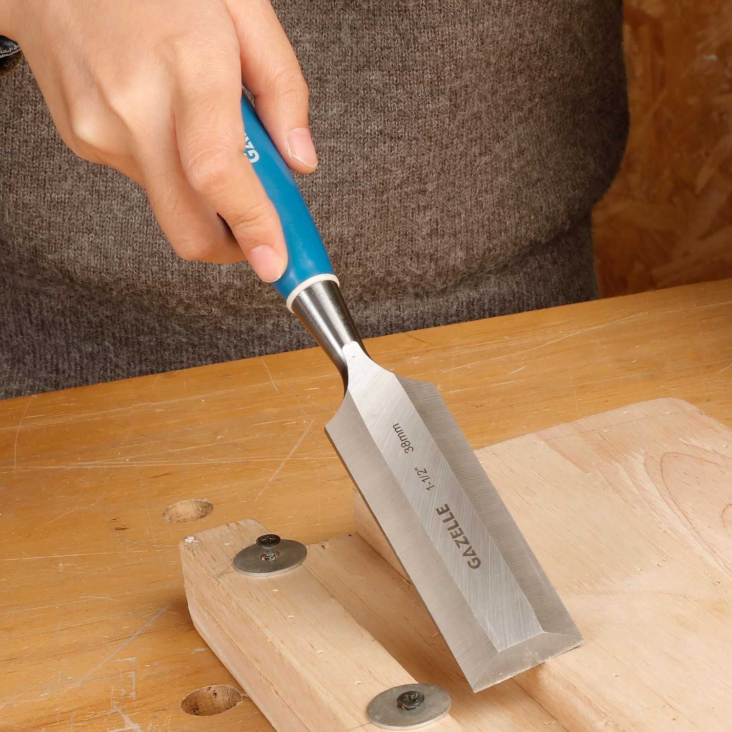 1 - 1/2 IN. Bevel Edge Wood Chisel (38mm)