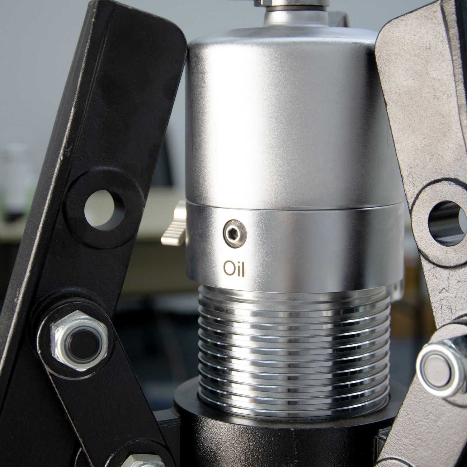 30 Ton Hydraulic Bearing Puller with Integrated Pump